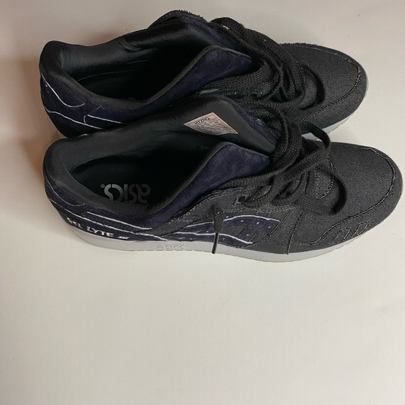 Lightly used ASICS - Picture 2 of 4